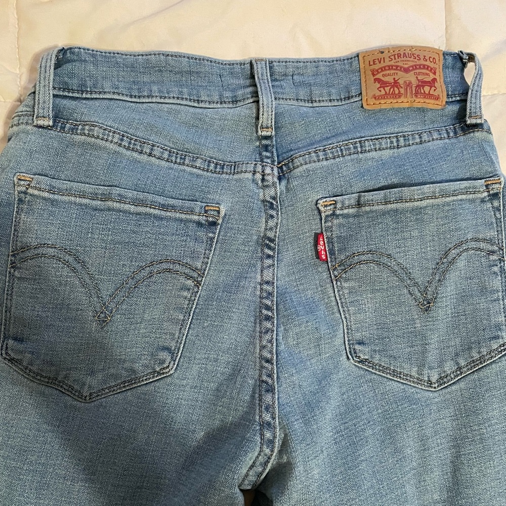 Levi mid rise skinny jeans